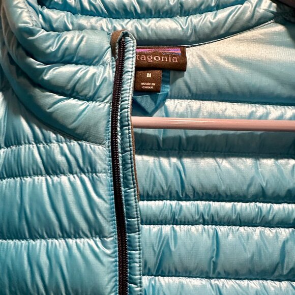 Patagonia Men’s Ultralight Down Jacket - Medium - Jet Blue - Excellent Condition - Picture 5 of 6